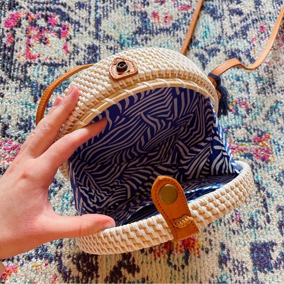 NWOT✨ round straw rattan crossbody bag 🤎 - Picture 4 of 4